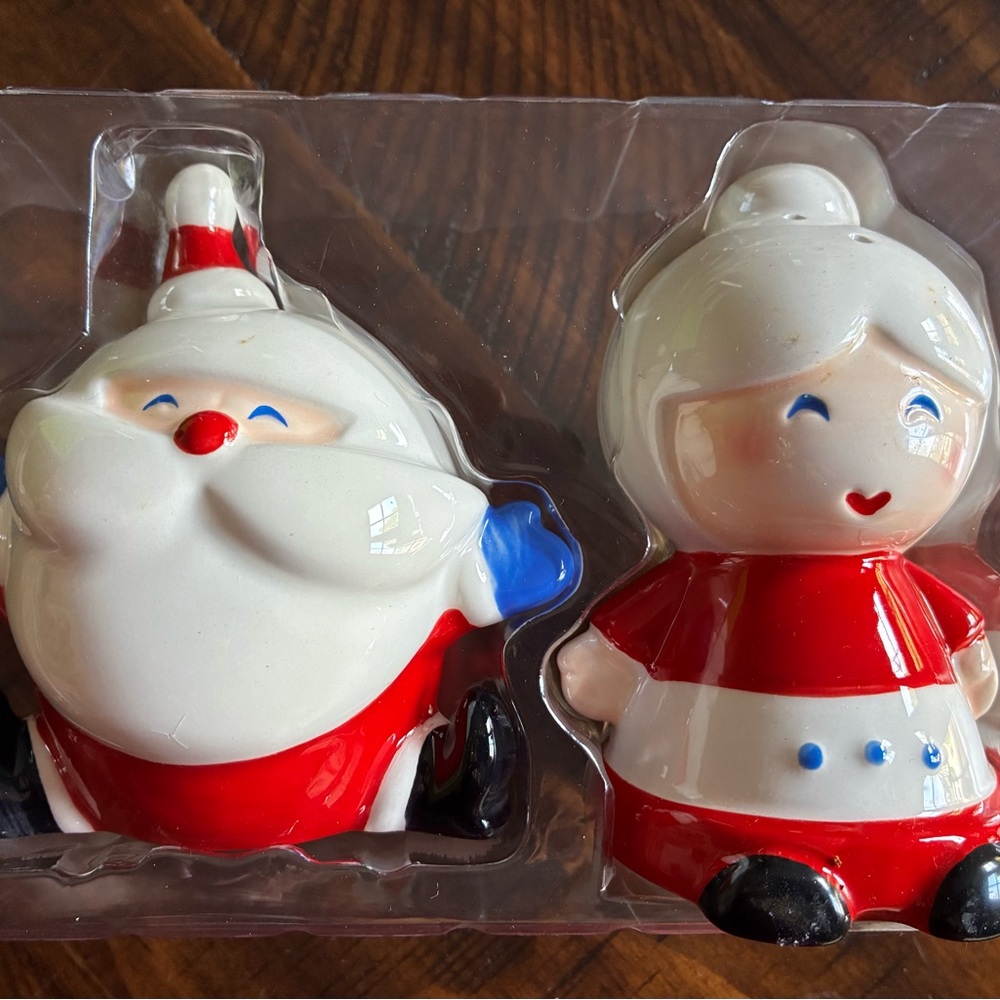 Charming Santa and Mrs. Claus Salt and Pepper  Set